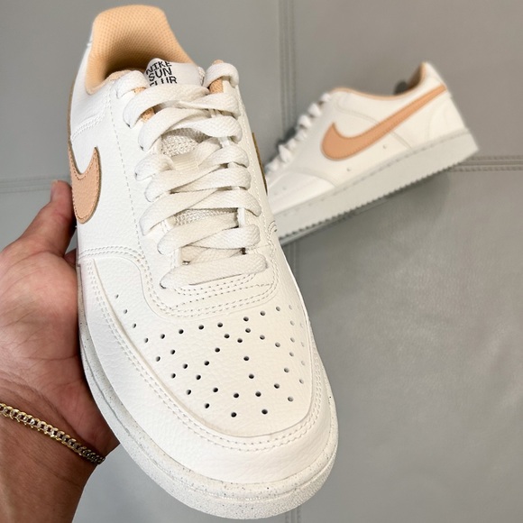 ๐ค๐๐ฅ New Nike Sportswear White Tan Swoosh - Picture 2 of 3
